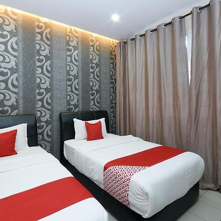 Oyo 89301 Ys Inn Miri Extérieur photo