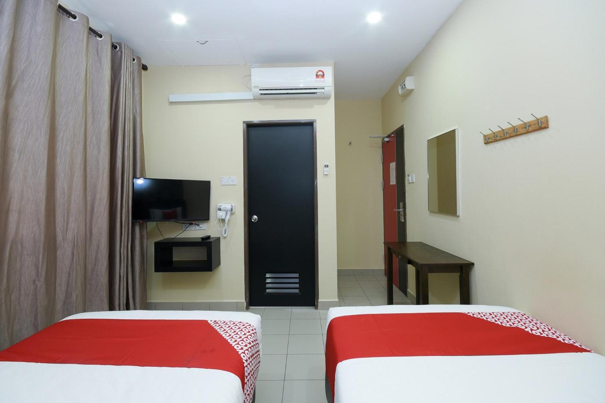 Oyo 89301 Ys Inn Miri Extérieur photo