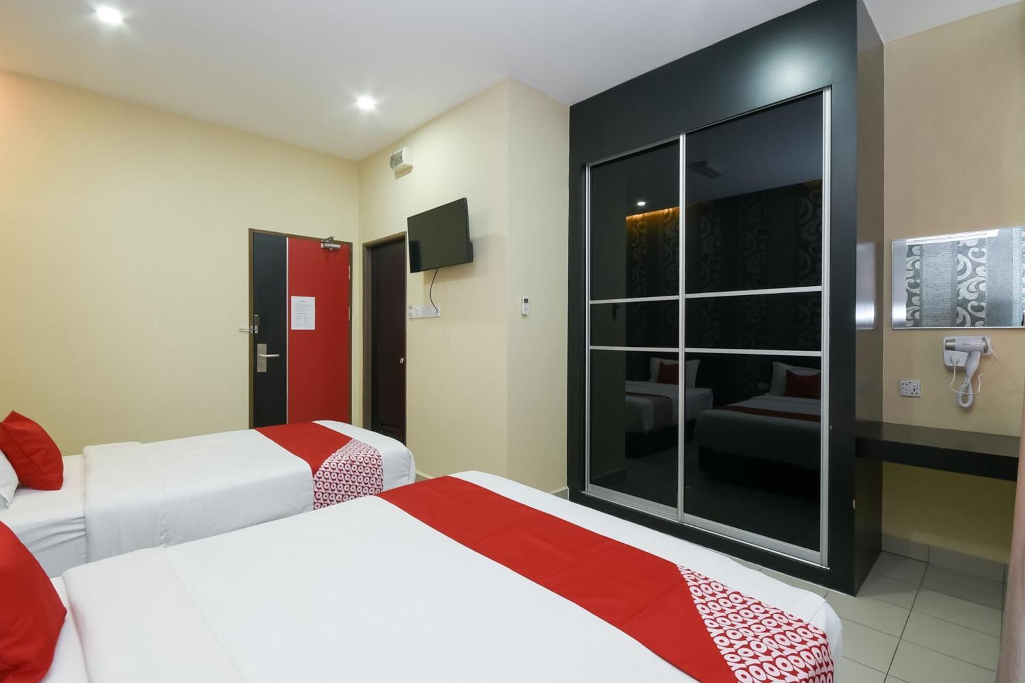 Oyo 89301 Ys Inn Miri Extérieur photo
