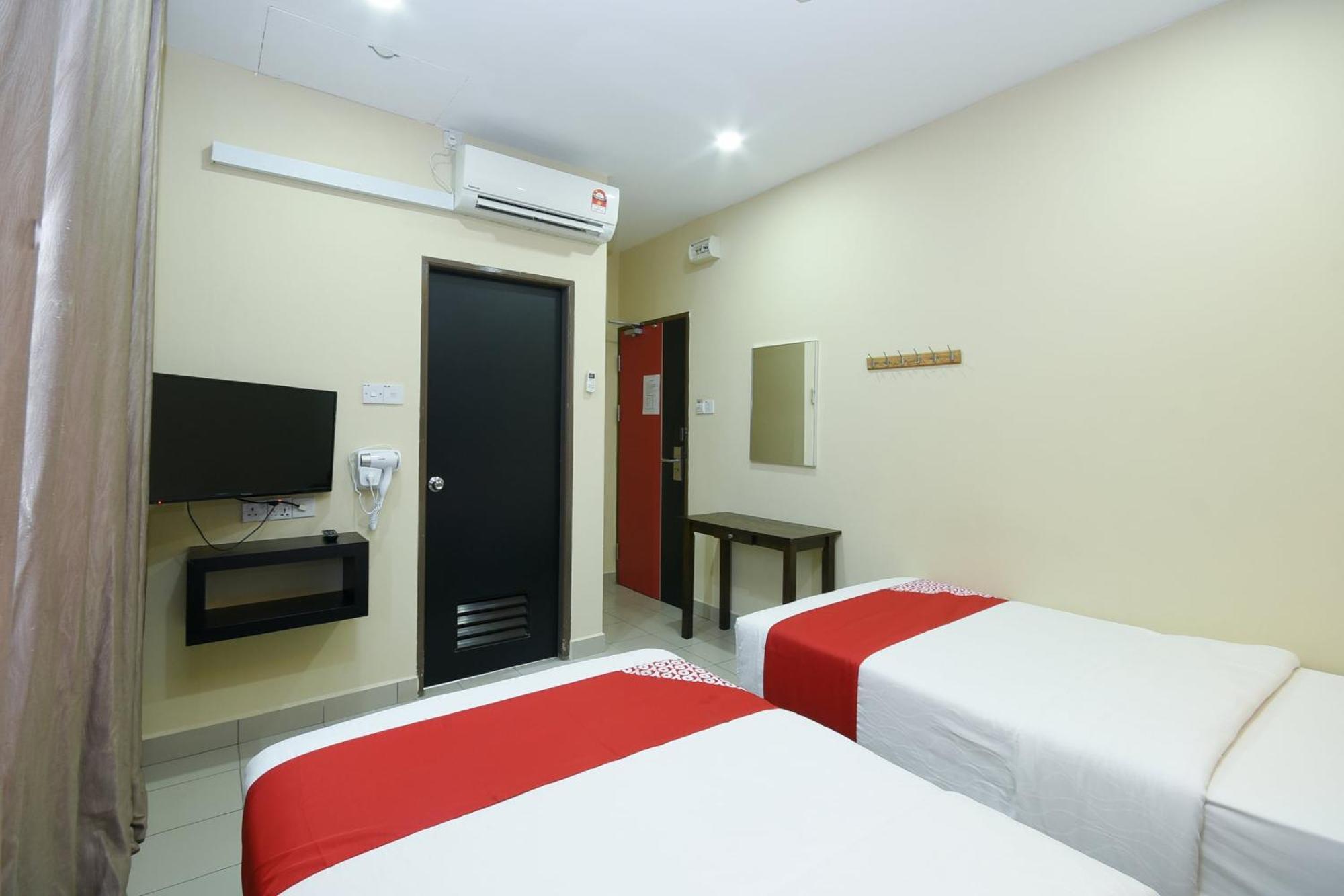 Oyo 89301 Ys Inn Miri Extérieur photo