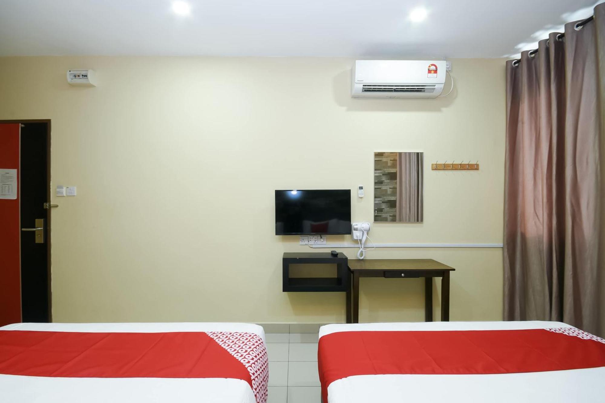 Oyo 89301 Ys Inn Miri Extérieur photo